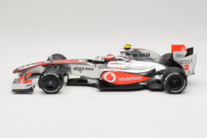 McLaren MP4-24 Mercedes #2 H. Kovalainen F1 2009 Dealer Edition Minichamps 1:18 B66960041 Metal - imagem 3 de 7