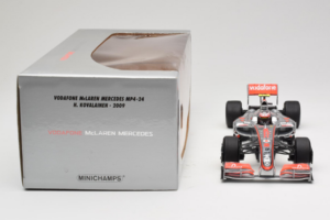 McLaren MP4-24 Mercedes #2 H. Kovalainen F1 2009 Minichamps 1:18 503091802 Metal - imagem 6 de 7