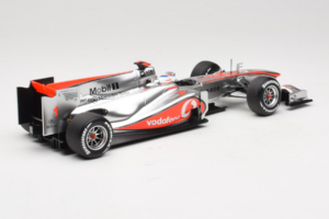 McLaren MP4-25 Mercedes #1 J. Button Vodafone McLaren Showcar F1 2010 Minichamps 1:18 530101801 Metal - imagem 2 de 7