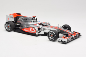McLaren MP4-25 Mercedes #1 J. Button Vodafone McLaren Showcar F1 2010 Minichamps 1:18 530101801 Metal - imagem 4 de 7