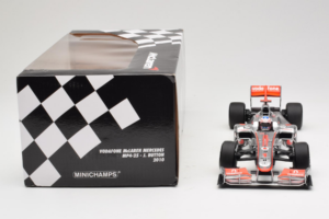 McLaren MP4-25 Mercedes #1 J. Button Vodafone McLaren Showcar F1 2010 Minichamps 1:18 530101801 Metal - imagem 7 de 7