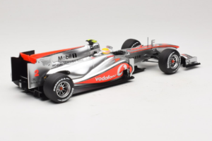 McLaren MP4-25 Mercedes #2 L. Hamilton Vodafone McLaren F1 2010 Minichamps 1:18 530101802 Metal - imagem 2 de 7