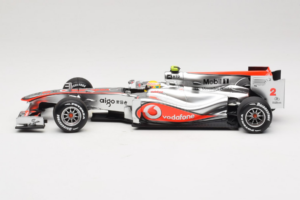 McLaren MP4-25 Mercedes #2 L. Hamilton Vodafone McLaren F1 2010 Minichamps 1:18 530101802 Metal - imagem 3 de 7