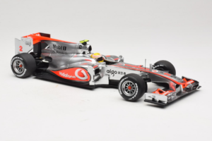 McLaren MP4-25 Mercedes #2 L. Hamilton Vodafone McLaren F1 2010 Minichamps 1:18 530101802 Metal - imagem 4 de 7
