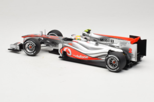 McLaren MP4-25 Mercedes #2 L. Hamilton Vodafone McLaren F1 2010 Minichamps 1:18 530101802 Metal - imagem 5 de 7