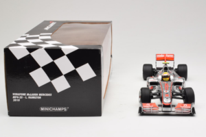 McLaren MP4-25 Mercedes #2 L. Hamilton Vodafone McLaren F1 2010 Minichamps 1:18 530101802 Metal - imagem 7 de 7