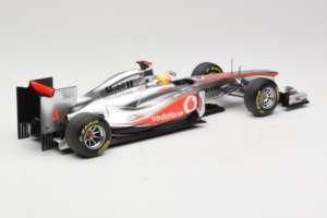 McLaren MP4-26 Mercedes #3 L. Hamilton Vodafone McLaren F1 2011 Minichamps 1:18 530111803 Metal - imagem 2 de 7