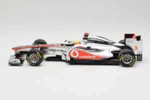 McLaren MP4-26 Mercedes #3 L. Hamilton Vodafone McLaren F1 2011 Minichamps 1:18 530111803 Metal - imagem 3 de 7