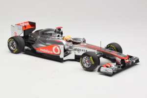 McLaren MP4-26 Mercedes #3 L. Hamilton Vodafone McLaren F1 2011 Minichamps 1:18 530111803 Metal - imagem 4 de 7