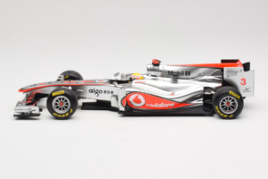 McLaren MP4-26 Mercedes #3 L. Hamilton Vodafone McLaren Showcar F1 2011 Minichamps 1:18 530111873 Metal - imagem 3 de 7