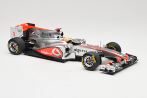 McLaren MP4-26 Mercedes #3 L. Hamilton Vodafone McLaren Showcar F1 2011 Minichamps 1:18 530111873 Metal - imagem 4 de 7