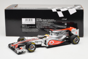 McLaren MP4-26 Mercedes #3 L. Hamilton Vodafone McLaren Showcar F1 2011 Minichamps 1:18 530111873 Metal - imagem 6 de 7