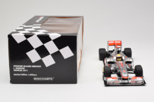 McLaren MP4-26 Mercedes #3 L. Hamilton Vodafone McLaren Showcar F1 2011 Minichamps 1:18 530111873 Metal - imagem 7 de 7