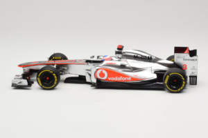 McLaren MP4-27 Mercedes #3 J. Button Vodafone McLaren Showcar F1 2012 Minichamps 1:18 530121873 Metal - imagem 3 de 7