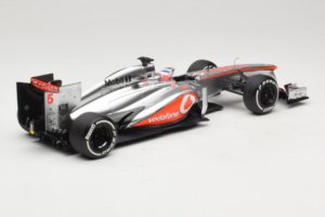 McLaren MP4-28 Mercedes #5 J. Button Vodafone McLaren F1 2013 Minichamps 1:18 530131805 Metal - imagem 2 de 7