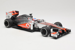 McLaren MP4-28 Mercedes #5 J. Button Vodafone McLaren F1 2013 Minichamps 1:18 530131805 Metal - imagem 4 de 7