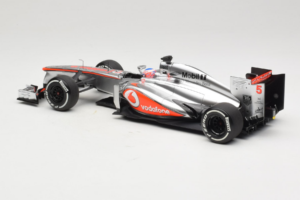 McLaren MP4-28 Mercedes #5 J. Button Vodafone McLaren F1 2013 Minichamps 1:18 530131805 Metal - imagem 5 de 7