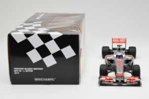 McLaren MP4-28 Mercedes #5 J. Button Vodafone McLaren F1 2013 Minichamps 1:18 530131805 Metal - imagem 7 de 7