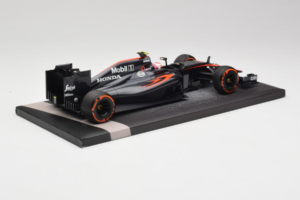 McLaren MP4-30 Honda #22 J. Button McLaren Honda F1 Team Spanish Grand Prix 2015 Minichamps 1:18 537151122 Metal - imagem 3 de 7