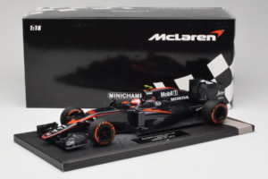 McLaren MP4-30 Honda #22 J. Button McLaren Honda F1 Team Spanish Grand Prix 2015 Minichamps 1:18 537151122 Metal - imagem 7 de 7