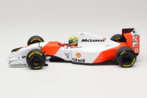 McLaren MP4/8 Ford #8 A. Senna Marlboro McLaren 1993 Minichamps 1:18 540931808 Metal - imagem 3 de 7