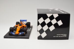 McLaren MCL33 Renault #14 F. Alonso Last F1 Race Abu Dhabi GP 2018 Minichamps 1:18 537183914 Metal - imagem 6 de 6