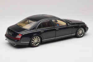 Maybach 57S Preto AUTOart 1:18 76156 Metal - imagem 3 de 7