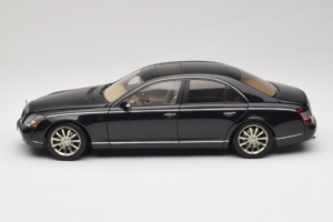 Maybach 57S Preto AUTOart 1:18 76156 Metal - imagem 4 de 7