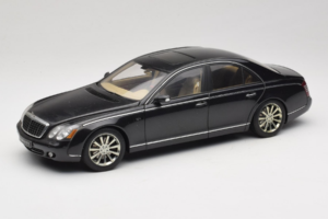 Maybach 57S Preto AUTOart 1:18 76156 Metal