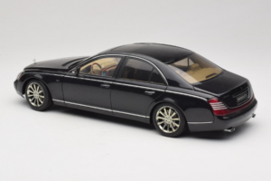 Maybach 57S Preto AUTOart 1:18 76156 Metal - imagem 6 de 7