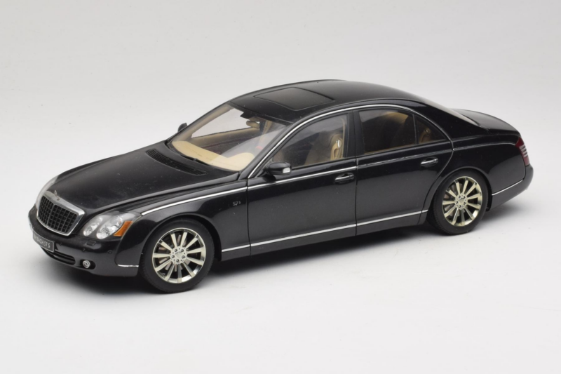 Maybach 57S Preto AUTOart 1:18 76156 Metal