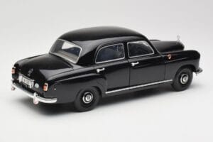 Mercedes 180 W120 Ponton Preto Revell 1:18 08973 Metal - imagem 3 de 8