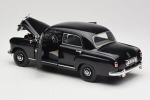 Mercedes 180 W120 Ponton Preto Revell 1:18 08973 Metal - imagem 5 de 8