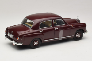 Mercedes 180 Ponton Vermelho Escuro Revell 1:18 08876 Metal - imagem 2 de 6
