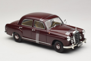 Mercedes 180 Ponton Vermelho Escuro Revell 1:18 08876 Metal - imagem 4 de 6