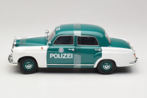 Mercedes 180 Ponton Polizei Revell 1:18 8863 Metal - imagem 3 de 6