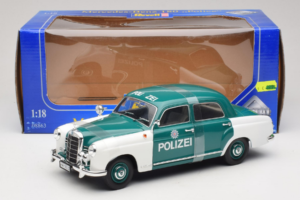 Mercedes 180 Ponton Polizei Revell 1:18 8863 Metal - imagem 6 de 6