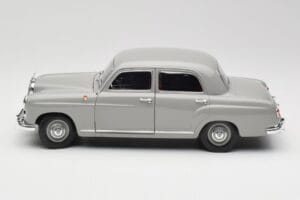 Mercedes 180 W120 Ponton Graphite Grey Revell 1:18 08974 Metal - imagem 4 de 8