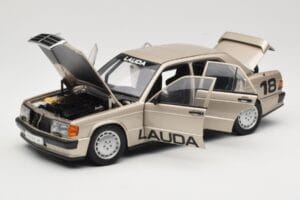 Mercedes 190E 2.3-16 W201 #1 N. Lauda Race of Champions Nurburgring 1984 AUTOart 1:18 88431 Metal - imagem 2 de 8