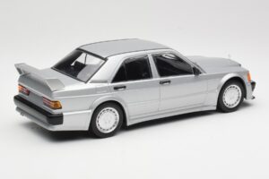 Mercedes 190E 2.5-16 EVO 1 W201 Prata Minichamps 1:18 155036001 Metal - imagem 2 de 6