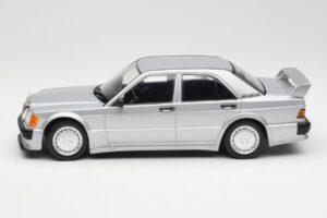Mercedes 190E 2.5-16 EVO 1 W201 Prata Minichamps 1:18 155036001 Metal - imagem 3 de 6