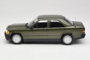 Mercedes 190E W201 Verde Metálico Minichamps 1:18 155037001 Metal - imagem 3 de 6