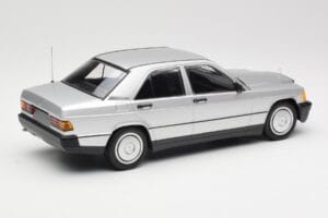 Mercedes 190E W201 Prata Minichamps 1:18 155037004 Metal - imagem 2 de 6