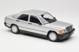 Mercedes 190E W201 Prata Minichamps 1:18 155037004 Metal - imagem 4 de 6