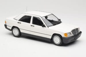 Mercedes 190E W201 Branco Minichamps 1:18 155037002 Metal - imagem 4 de 6