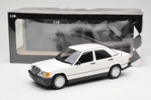 Mercedes 190E W201 Branco Minichamps 1:18 155037002 Metal - imagem 6 de 6