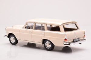 Mercedes 200 Universal W110 Creme Norev 1:18 183709 Metal - imagem 7 de 8
