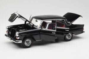 Mercedes 200 W110 Preto Norev 1:18 183574 Metal - imagem 2 de 8