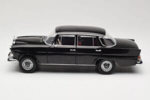 Mercedes 200 W110 Preto Norev 1:18 183574 Metal - imagem 4 de 8
