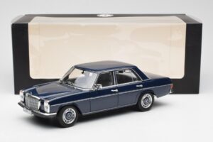 Mercedes 200 W114 Midnight Azul Edição Dealer Norev 1:18 B66040694 Metal - imagem 8 de 8